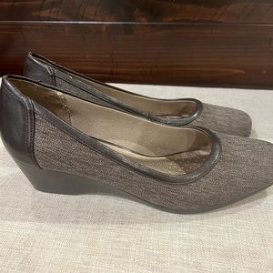 Life Stride brown wedge